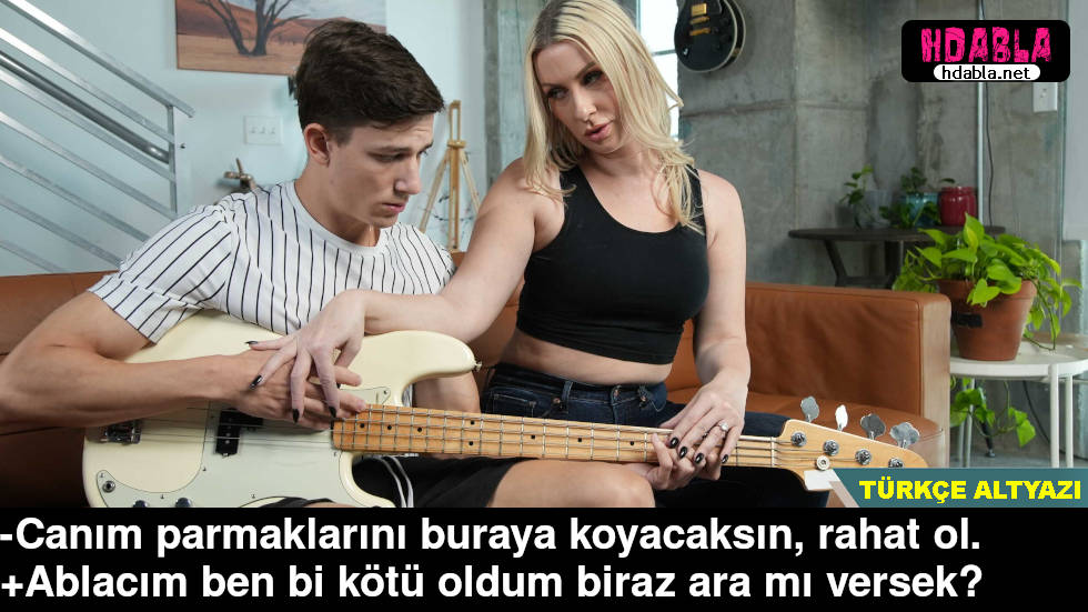 Arkadaşımın annesi gitar çalmayı öğretirken eli elime değdi